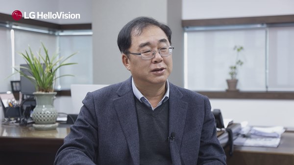 송구영 LG헬로비전 대표가 온라인 시무식에서 신년사를 전하고 있다.