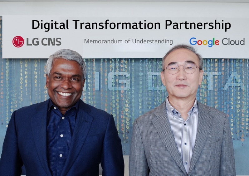 ▲ LG CNS 대표이사 김영섭 사장(우)과 구글 클라우드 토마스 쿠리안 CEO(좌)는 ‘DTP(Digital Transformation Partnership)’를 체결했다.