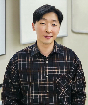 손상락 울산대 정보통신원 정보인프라팀 과장은 “섀시급의 성능을 발휘하면서도 비용을 절감할 수 있는 방법으로는 루커스 ICX 스위치가 최선의 선택이었고, 박스형의 스파인 스위치인 ICX 7850으로 전체 캠퍼스 패브릭을 구현해 필요할 때 스위치 추가가 가능한 만큼 비용 효율적이고 유연한 확장성까지 갖출 수 있게 됐다”고 밝혔다.